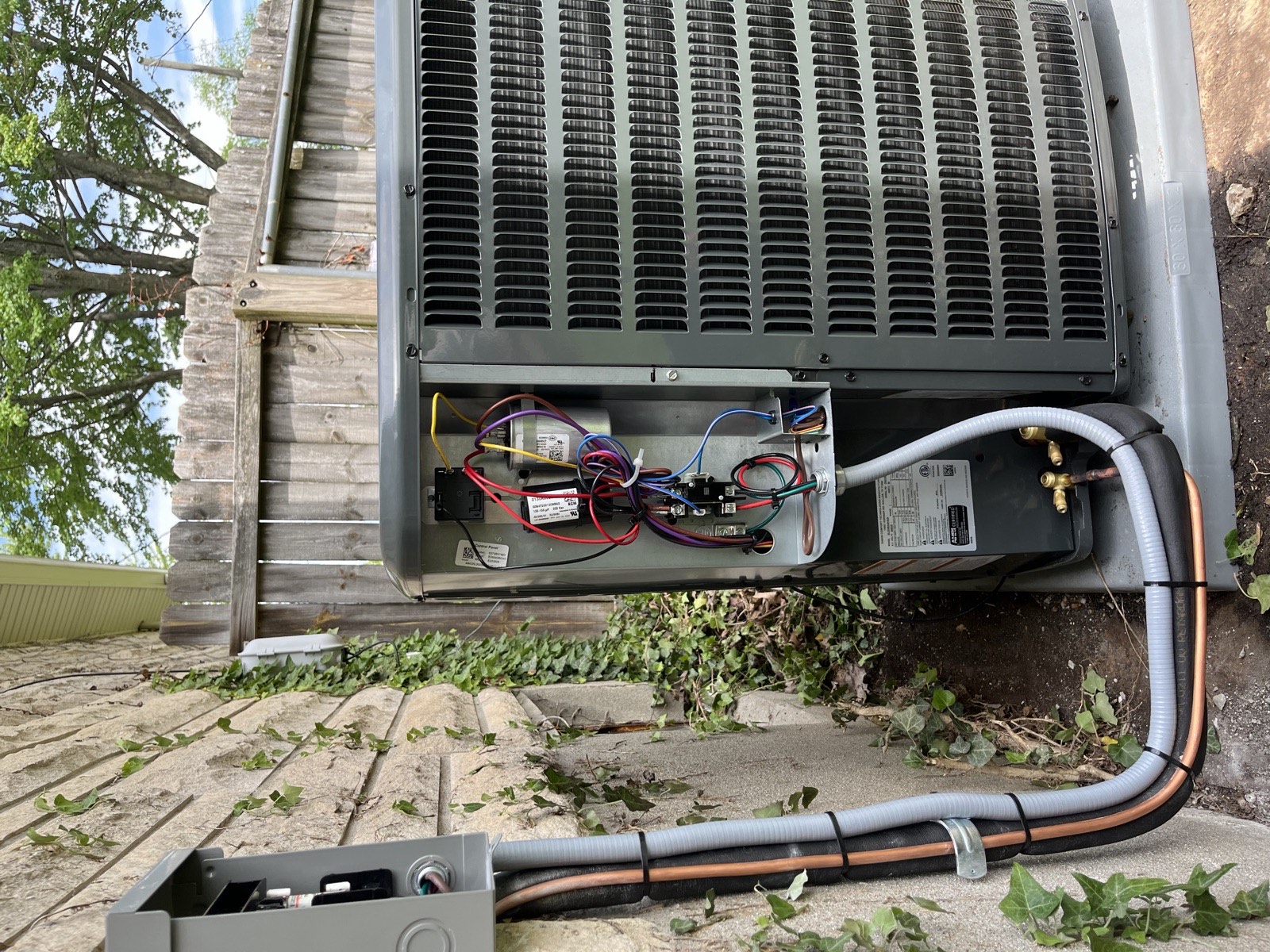 Litsey technician repairing AC condenser wiring and capacitor in Louisville, KY